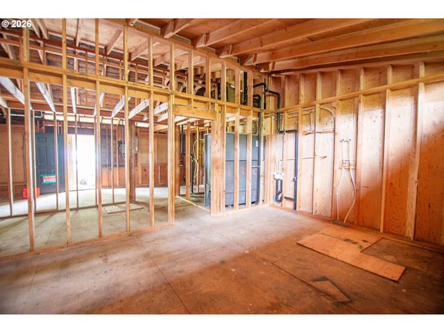 10422 Se ELLIS St, Portland, OR 97035