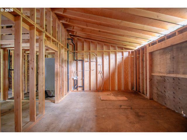 10422 Se ELLIS St, Portland, OR 97035