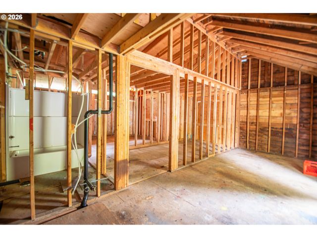 10422 Se ELLIS St, Portland, OR 97035