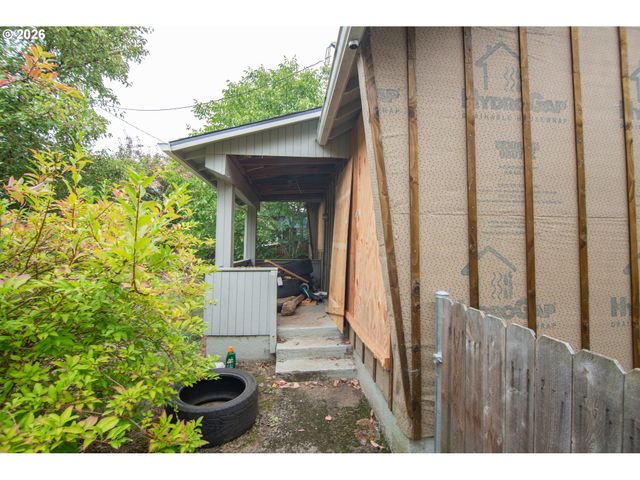 10422 Se ELLIS St, Portland, OR 97035