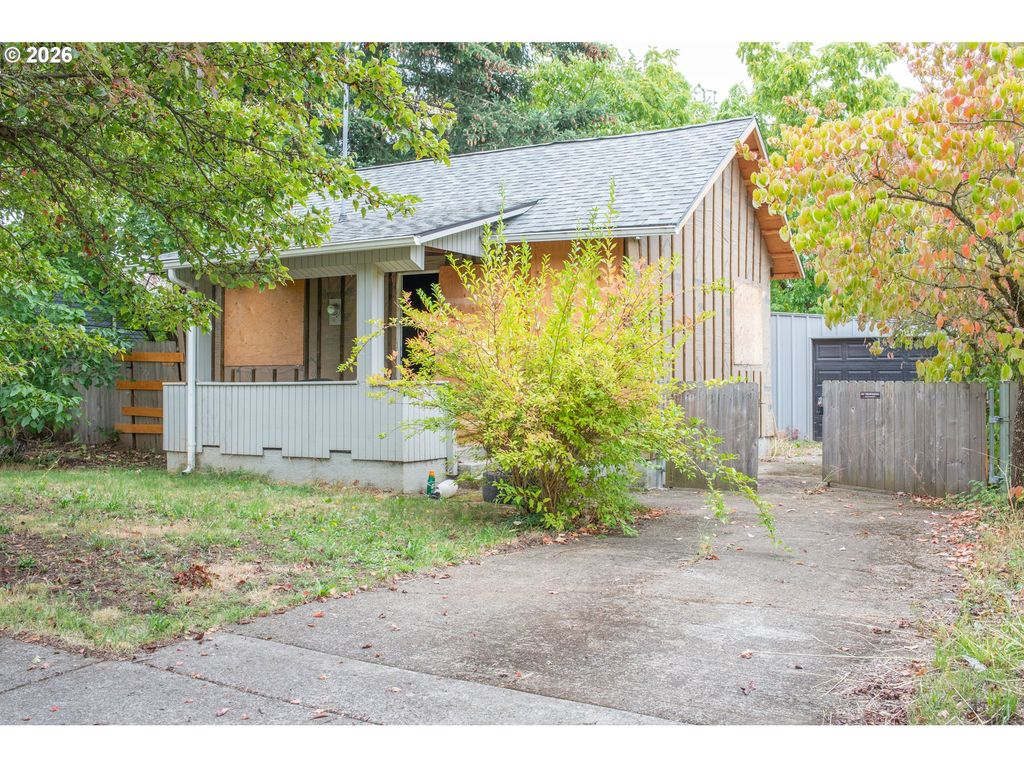 10422 Se ELLIS St, Portland, OR 97035