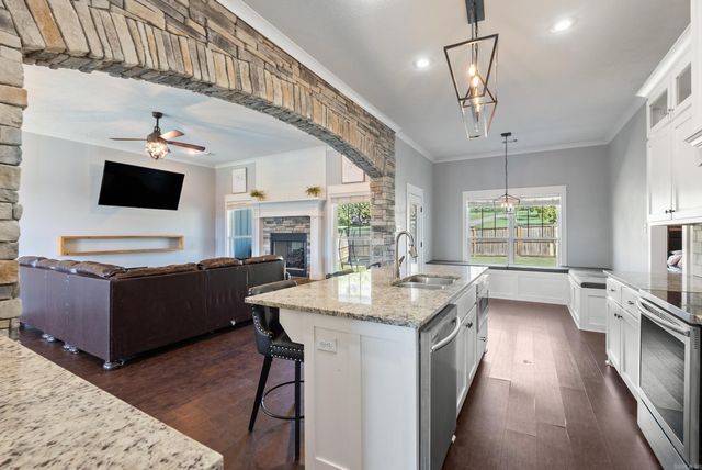 9 Castlepines Drive, Greenbrier, AR 72058