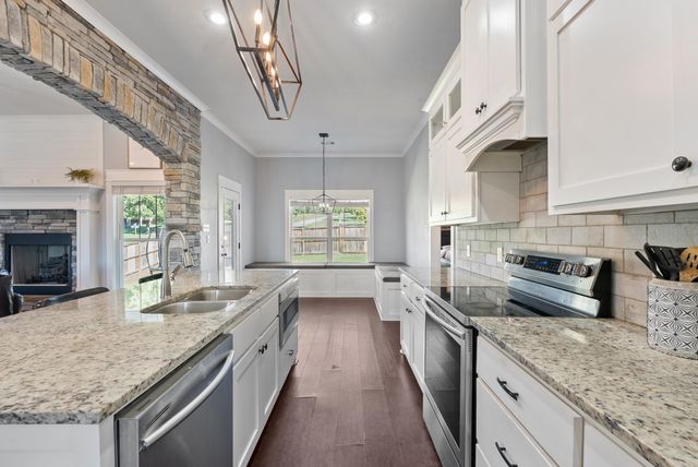 9 Castlepines Drive, Greenbrier, AR 72058