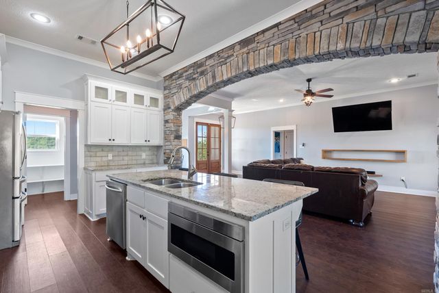 9 Castlepines Drive, Greenbrier, AR 72058