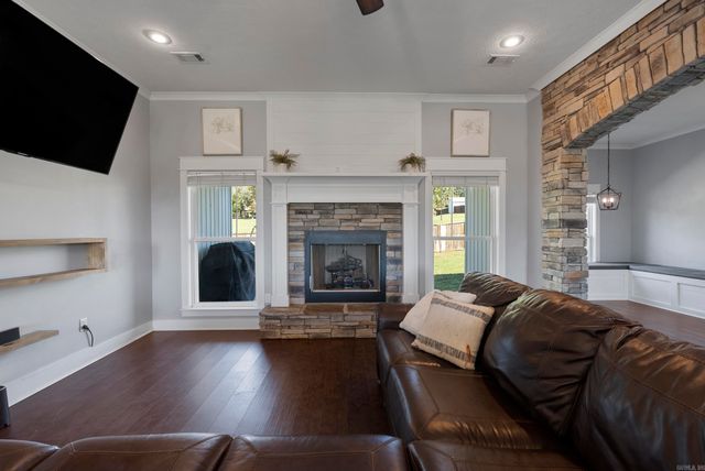 9 Castlepines Drive, Greenbrier, AR 72058