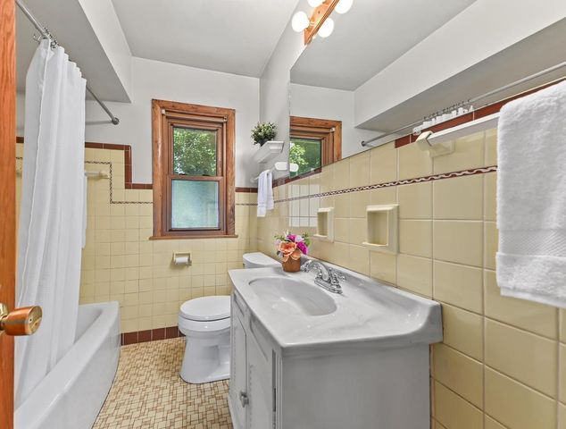 133 N 85th STREET, Wauwatosa, WI 53226