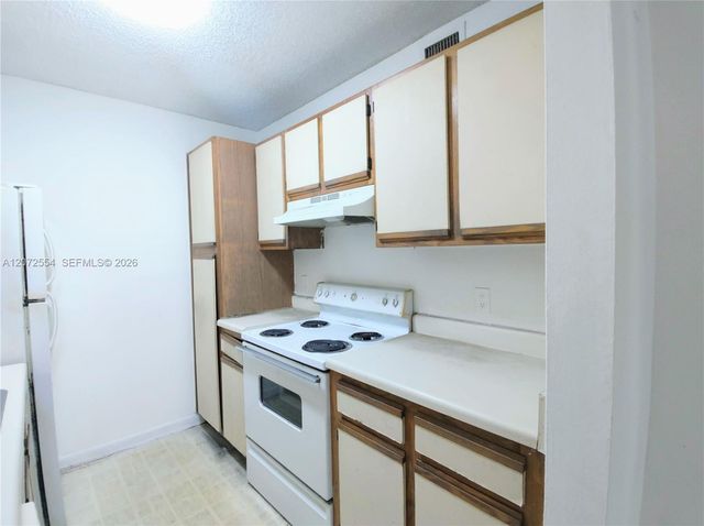 4241 W Mcnab Road 27, Pompano Beach, FL 33069