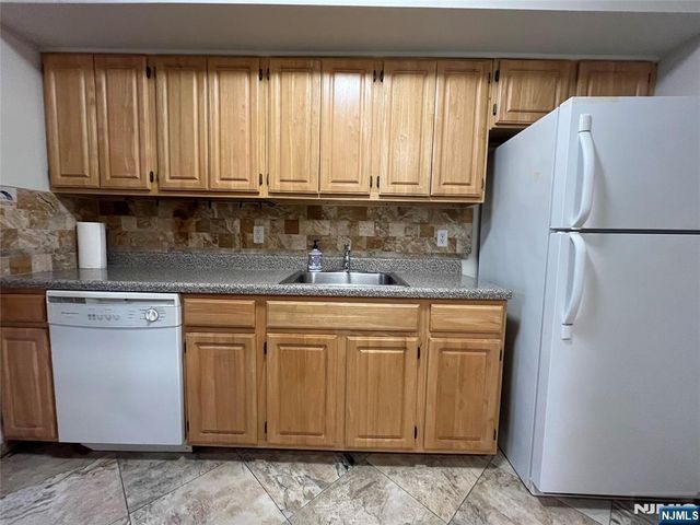 65 Fairview Street 2K, Palisades Park, NJ 07650
