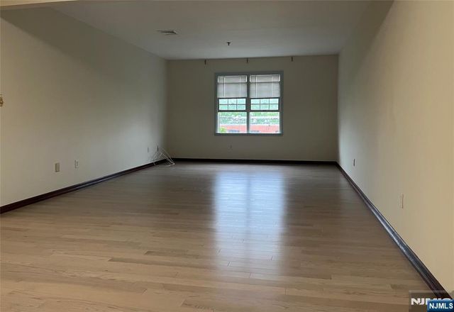 65 Fairview Street 2K, Palisades Park, NJ 07650