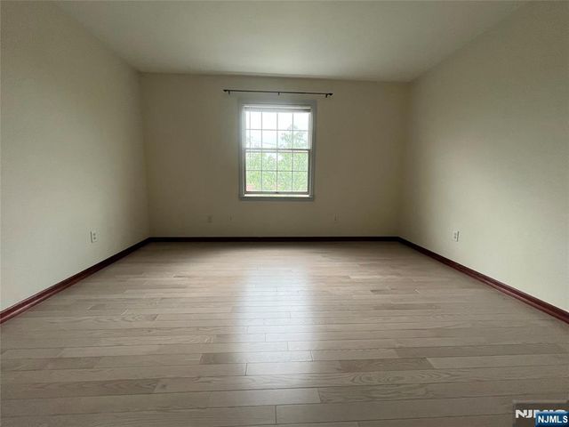 65 Fairview Street 2K, Palisades Park, NJ 07650