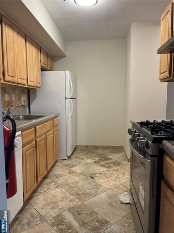 65 Fairview Street 2K, Palisades Park, NJ 07650