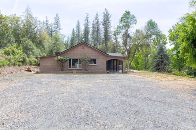782 Covered Bridge Road, Rogue River, OR 97537