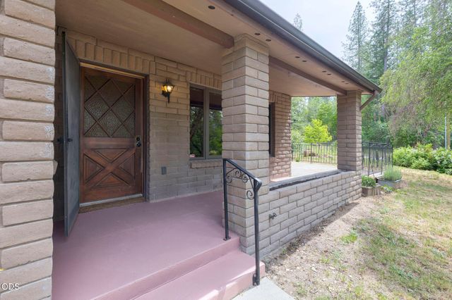 782 Covered Bridge Road, Rogue River, OR 97537