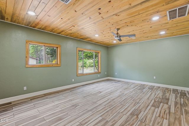 782 Covered Bridge Road, Rogue River, OR 97537