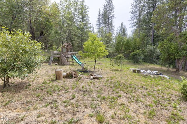 782 Covered Bridge Road, Rogue River, OR 97537