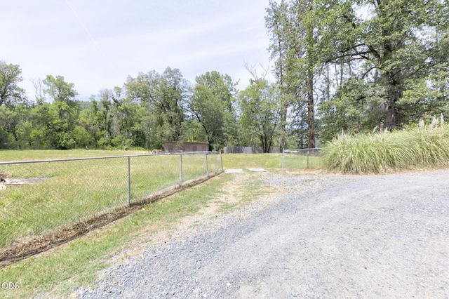 782 Covered Bridge Road, Rogue River, OR 97537
