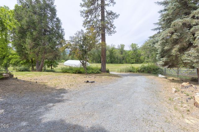 782 Covered Bridge Road, Rogue River, OR 97537