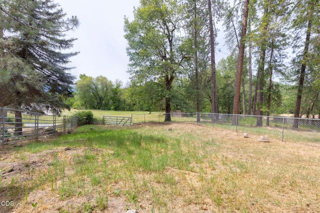 782 Covered Bridge Road, Rogue River, OR 97537