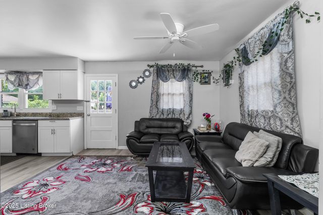 6206 Tabor Dr, Louisville, KY 40218