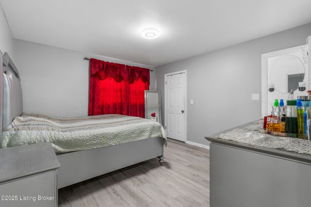 6206 Tabor Dr, Louisville, KY 40218