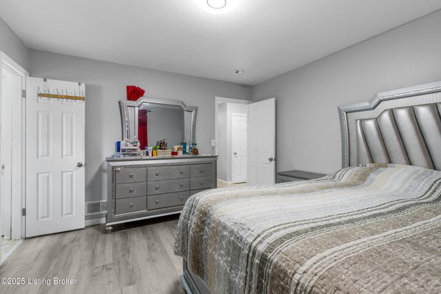 6206 Tabor Dr, Louisville, KY 40218