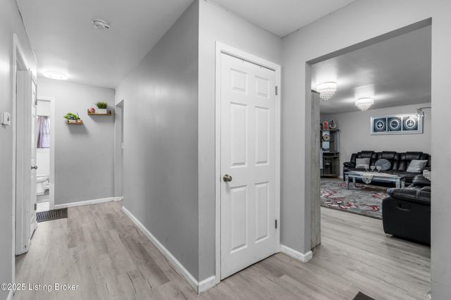 6206 Tabor Dr, Louisville, KY 40218