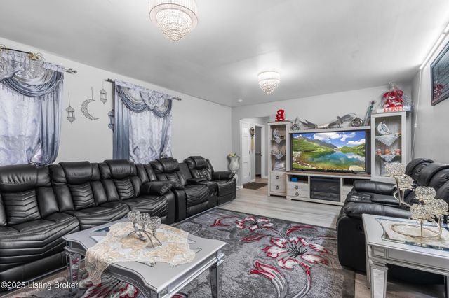 6206 Tabor Dr, Louisville, KY 40218