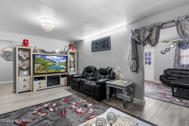 6206 Tabor Dr, Louisville, KY 40218