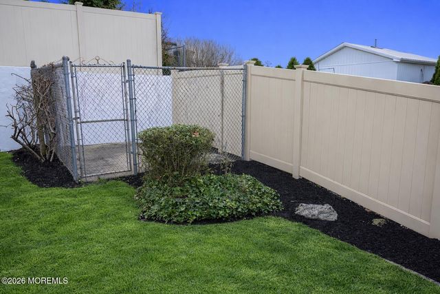 34 Douglas Street, Sayreville, NJ 08872