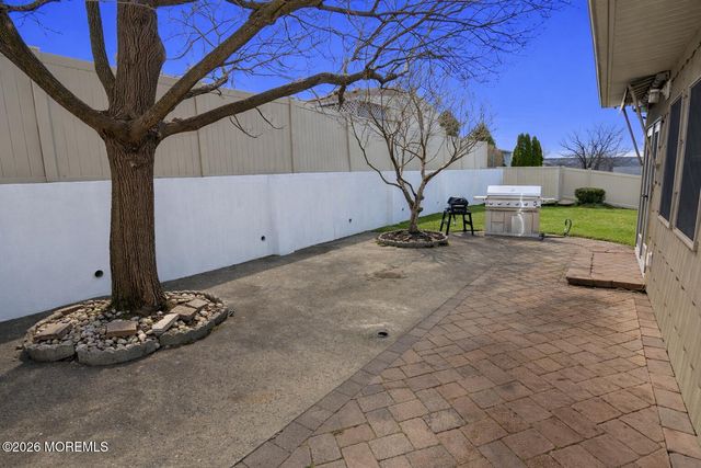 34 Douglas Street, Sayreville, NJ 08872