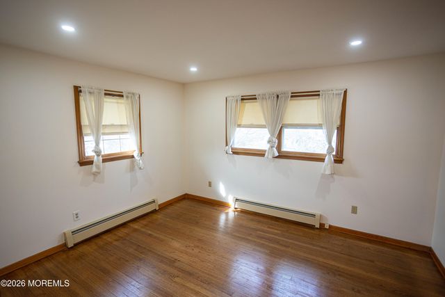 34 Douglas Street, Sayreville, NJ 08872