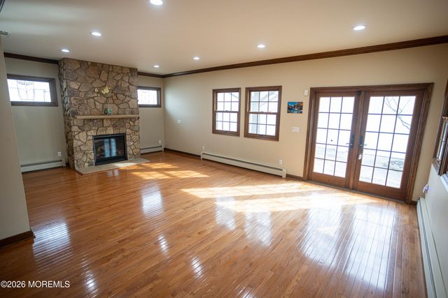 34 Douglas Street, Sayreville, NJ 08872