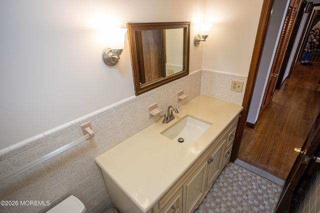 34 Douglas Street, Sayreville, NJ 08872