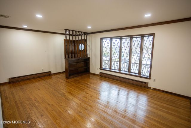 34 Douglas Street, Sayreville, NJ 08872