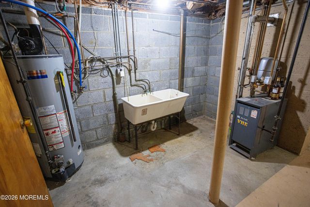 34 Douglas Street, Sayreville, NJ 08872