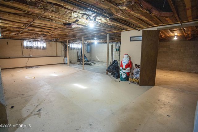 34 Douglas Street, Sayreville, NJ 08872