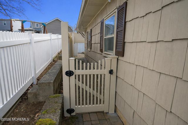 34 Douglas Street, Sayreville, NJ 08872