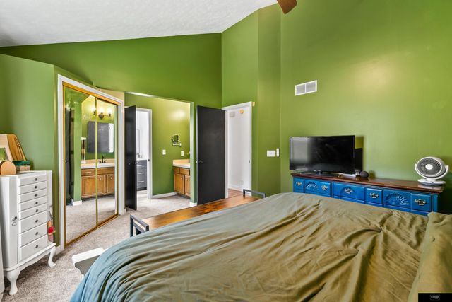 12941 Crown Point Avenue, Omaha, NE 68164