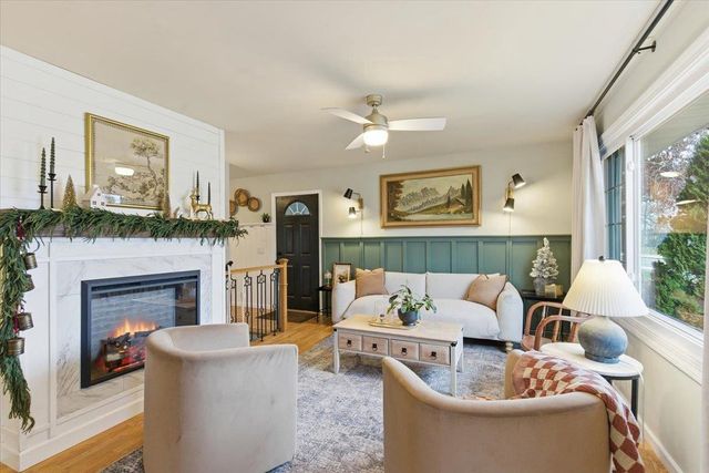 127 Thomson Lane, Oregon, WI 53575