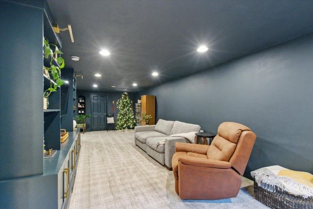 127 Thomson Lane, Oregon, WI 53575