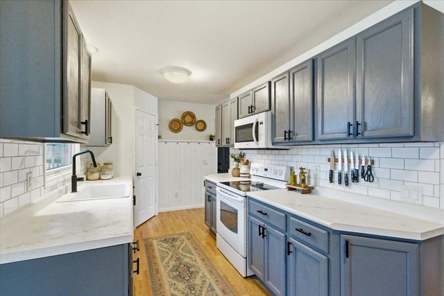 127 Thomson Lane, Oregon, WI 53575