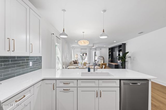 925 2ND Avenue S, Jacksonville Beach, FL 32250