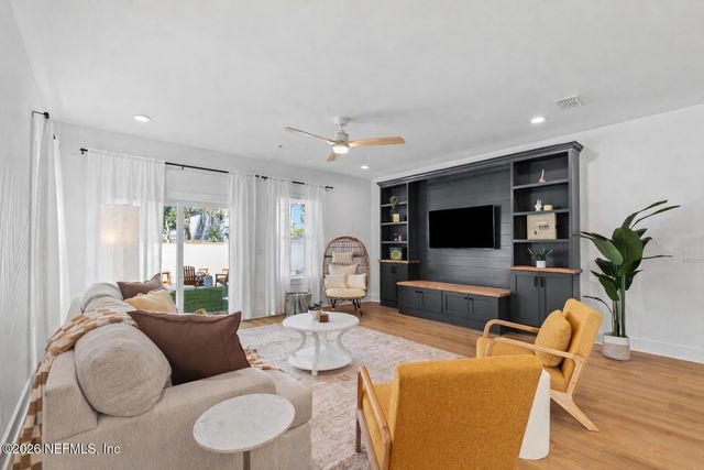 925 2ND Avenue S, Jacksonville Beach, FL 32250