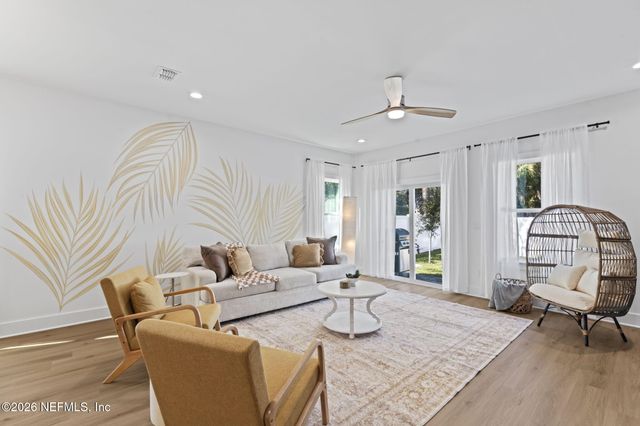 925 2ND Avenue S, Jacksonville Beach, FL 32250