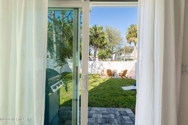 925 2ND Avenue S, Jacksonville Beach, FL 32250