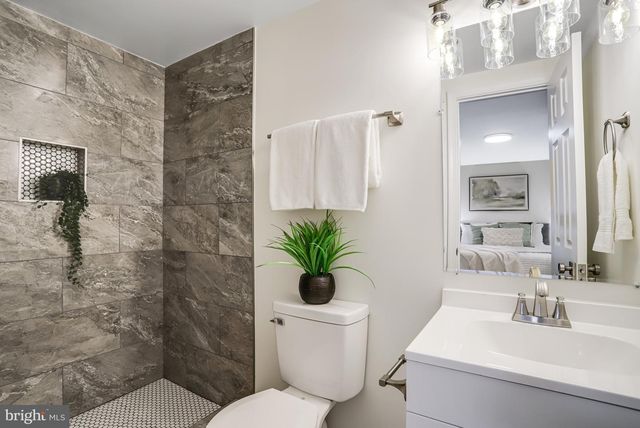 720 DECATUR ST NE, Washington, DC 20017