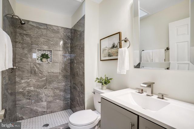 720 DECATUR ST NE, Washington, DC 20017