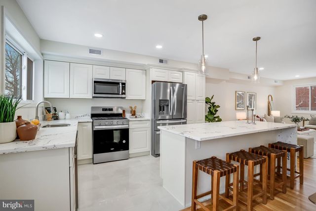 720 DECATUR ST NE, Washington, DC 20017