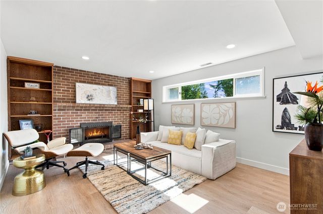 17219 NE 16th Place, Bellevue, WA 98008