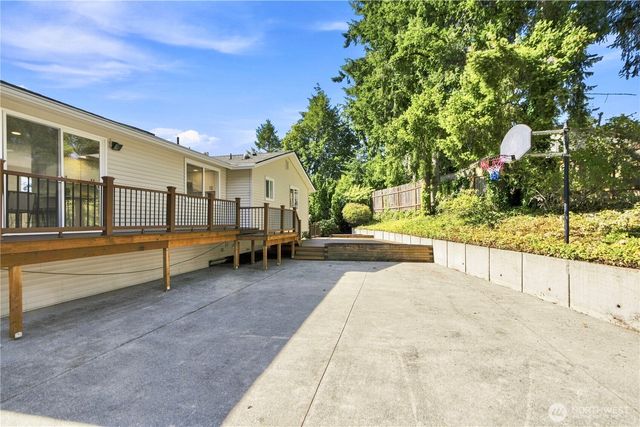 17219 NE 16th Place, Bellevue, WA 98008